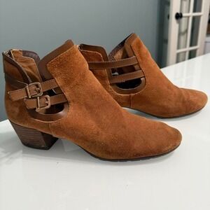 👢 Kenneth Cole Reaction Tan Suede Cutout Booties (9.5‎ Medium)